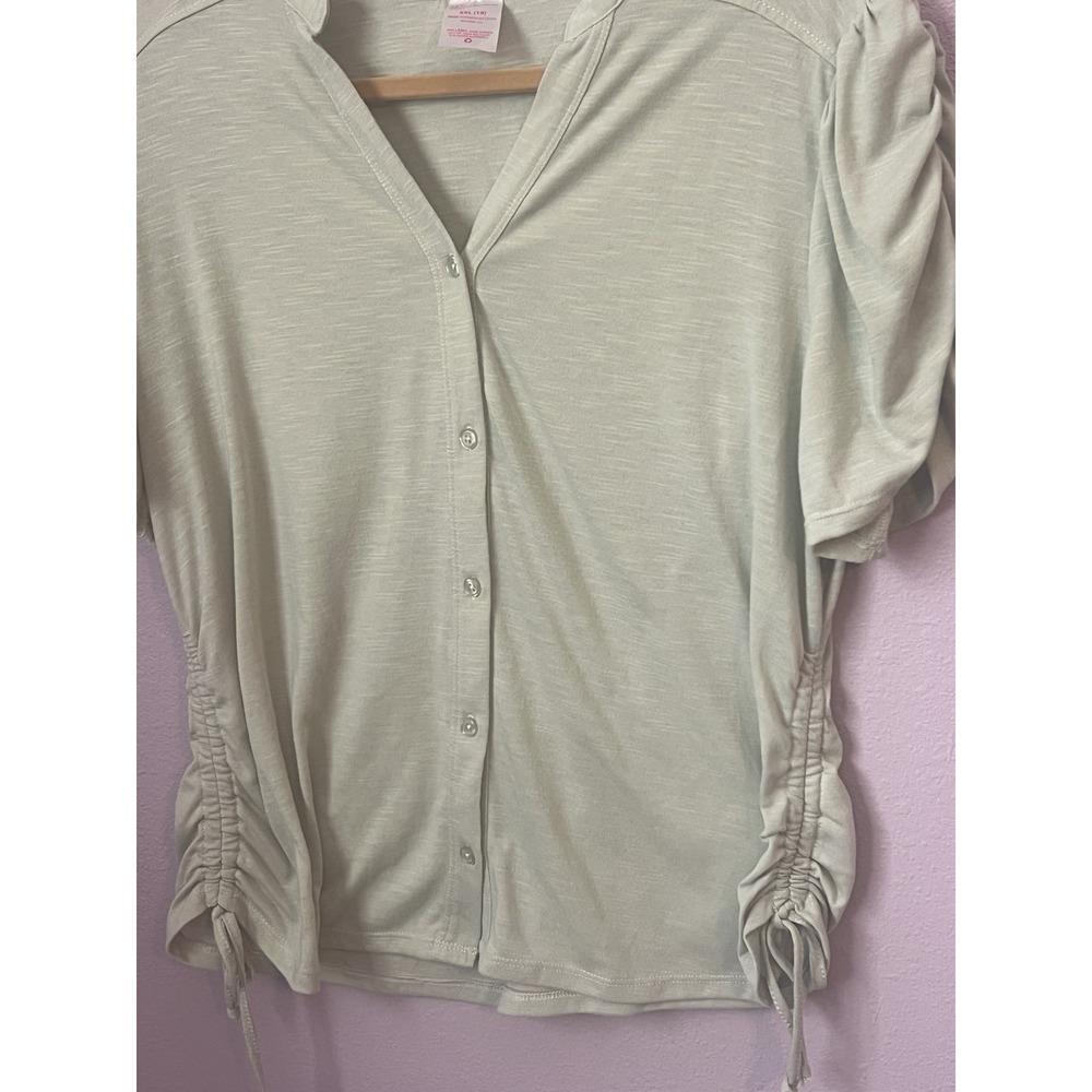 No Boundaries Light Green Button Ruched Sleeves Top Size XXL 19 - Picture 2 of 5